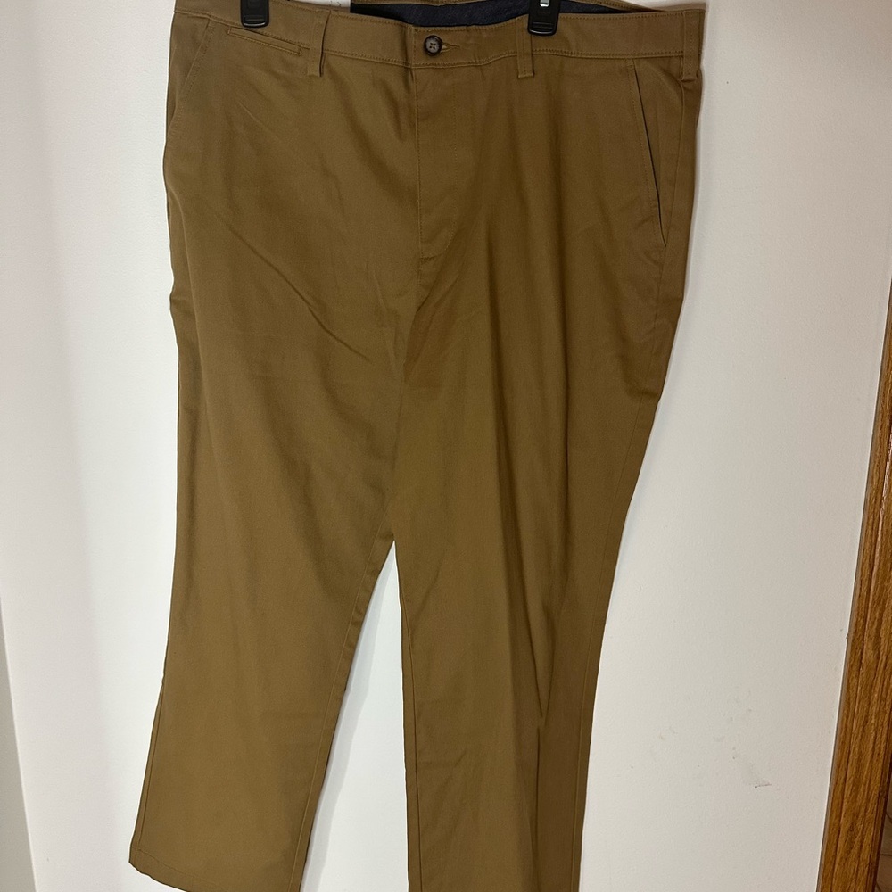 Croft & Barrow Men's Khaki Chinos